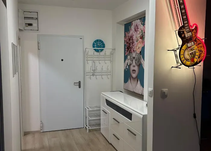 Modern In Center דירה